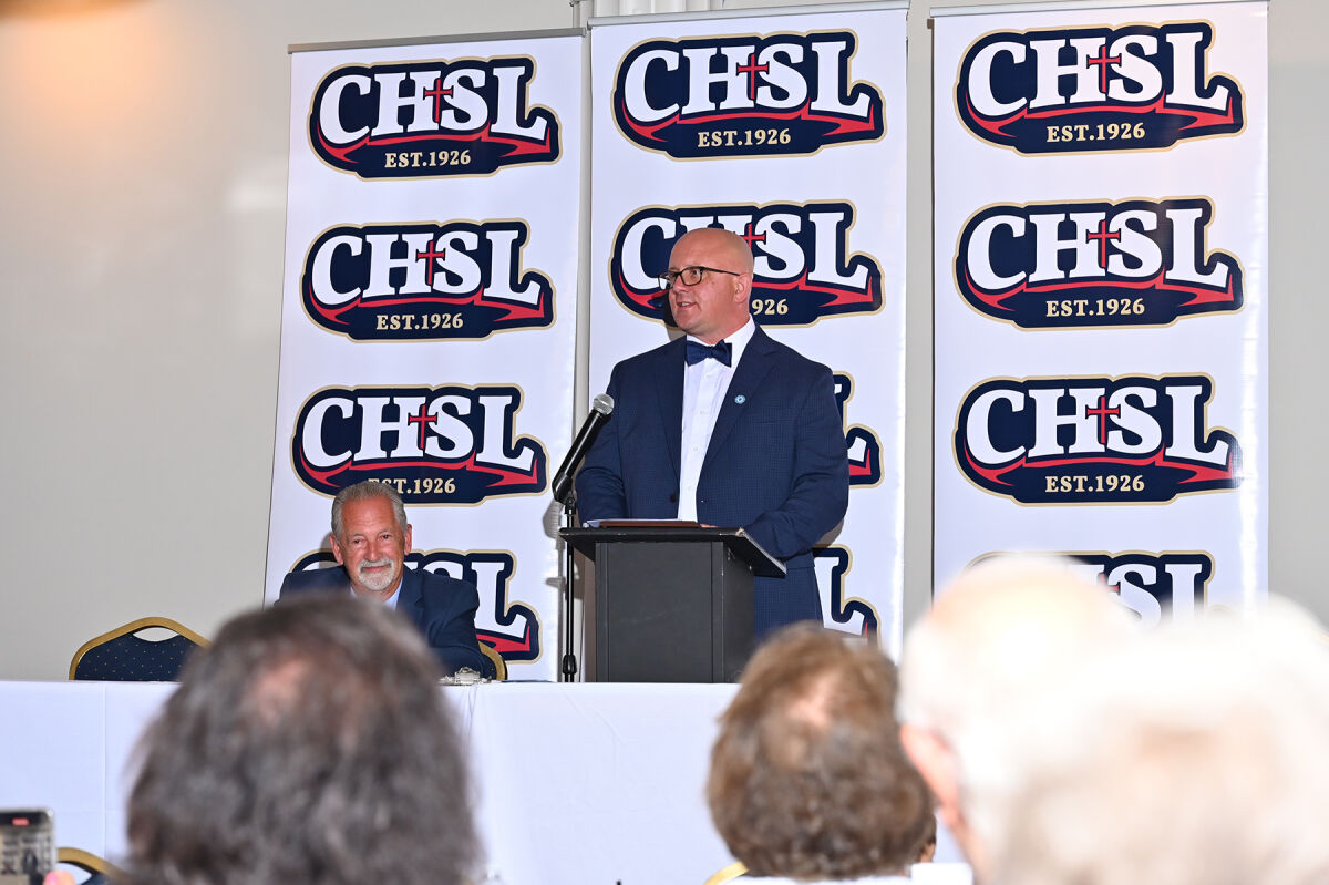  Mike Evoy speaks at the Catholic High School League Hall of Fame banquet in 2022, where he was an inductee. 