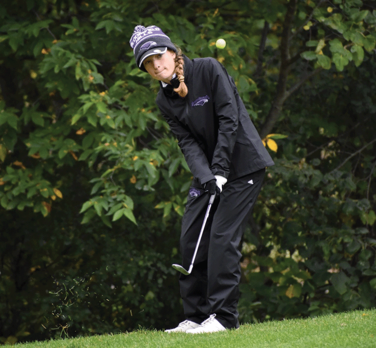  Bloomfield Hills senior Brooke Bugajewski chips during her round at Bedford Valley at the Michigan High School Athletic Association Division One State Finals. 