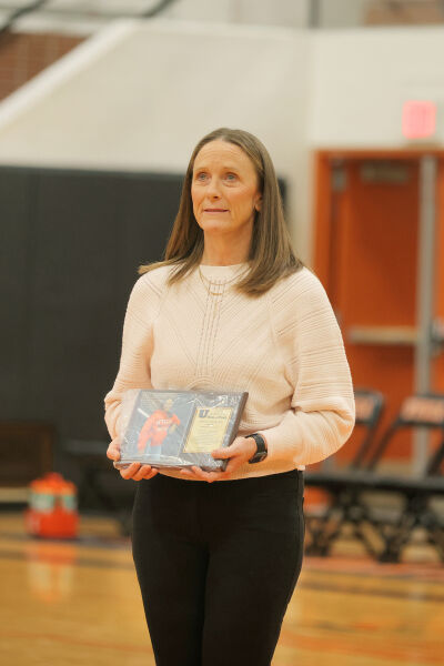  Karyn Holmes receives the Distinguished Service Award. 