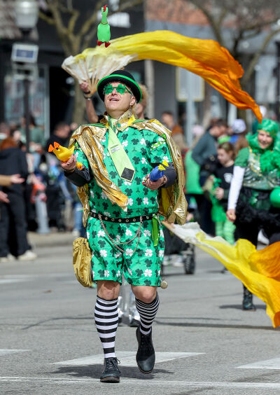 A juggler and other performers entertain parade-goers last year.