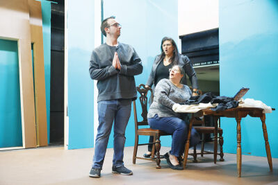  The Ridgedale Players will present the comedy “Drinking Habits” at its community theater, 205 W. Long Lake Road April 17 to May 3. Pictured members rehearse scenes for the upcoming shows. 