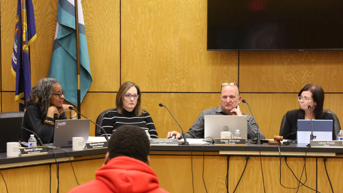  The Mount Clemens City Commission met on April 20 to discuss the Administrative Hearings Bureau, parking fees, carnival licenses and more. 