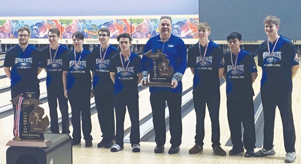 Eisenhower was the runner-up at the 2022 MHSAA Division 1 state finals at Thunderbowl Lanes in Allen Park on March 4. 