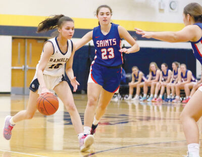  Fraser junior guard Jaida Oxendine commands the ball against St. Clair. 