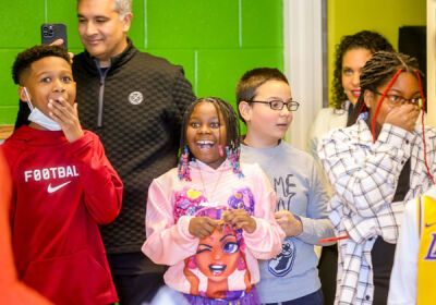  Students look in awe at the newly unveiled makerspace. 