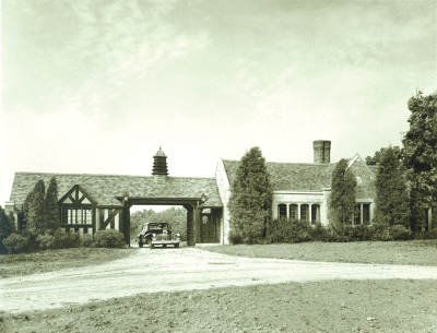  The Gate Lodge entrance to the Meadow Brook estate in 1947. 