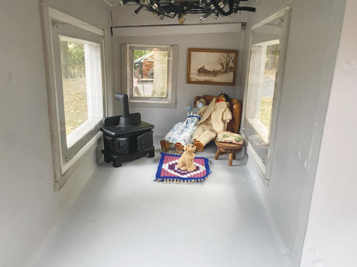  Last summer, Orchard Lake resident Don R. Powell discovered that two dolls, Mary and Shelley, had taken up residence in his custom-made mailbox. 