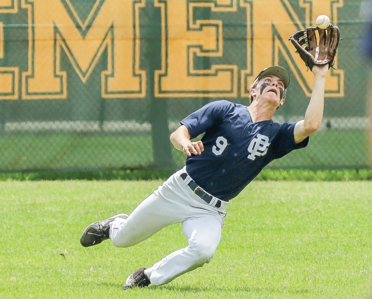  Grosse Pointe South’s Cliff Grabowski makes a diving catch in center field to end an inning. 