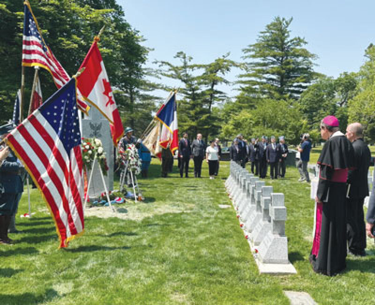  A grave dedication took place June 17 in Holy Sepulchre Cemetery to honor the soldiers of the Polish Blue Army. 