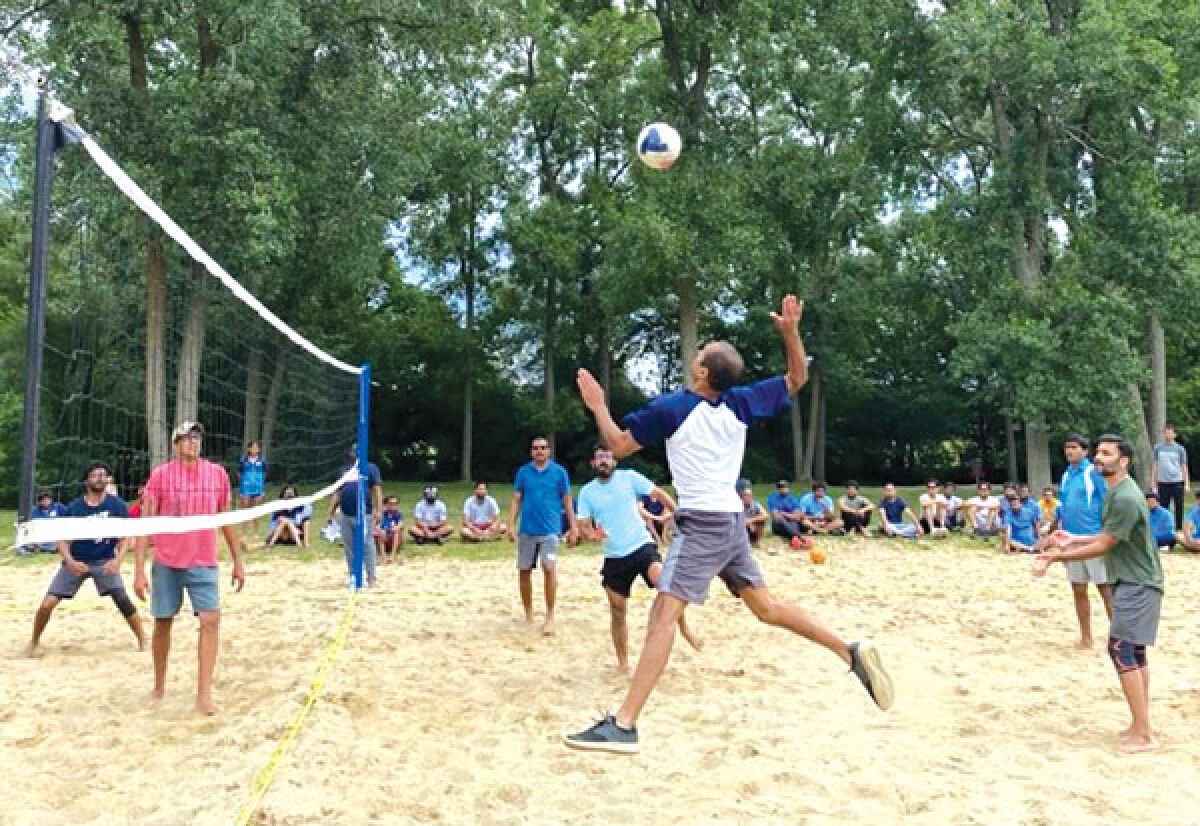 A volleyball and throwball tournament to raise funds for schools in Detroit will take place on Saturday, July 29, at Firefighters Park in Troy. 