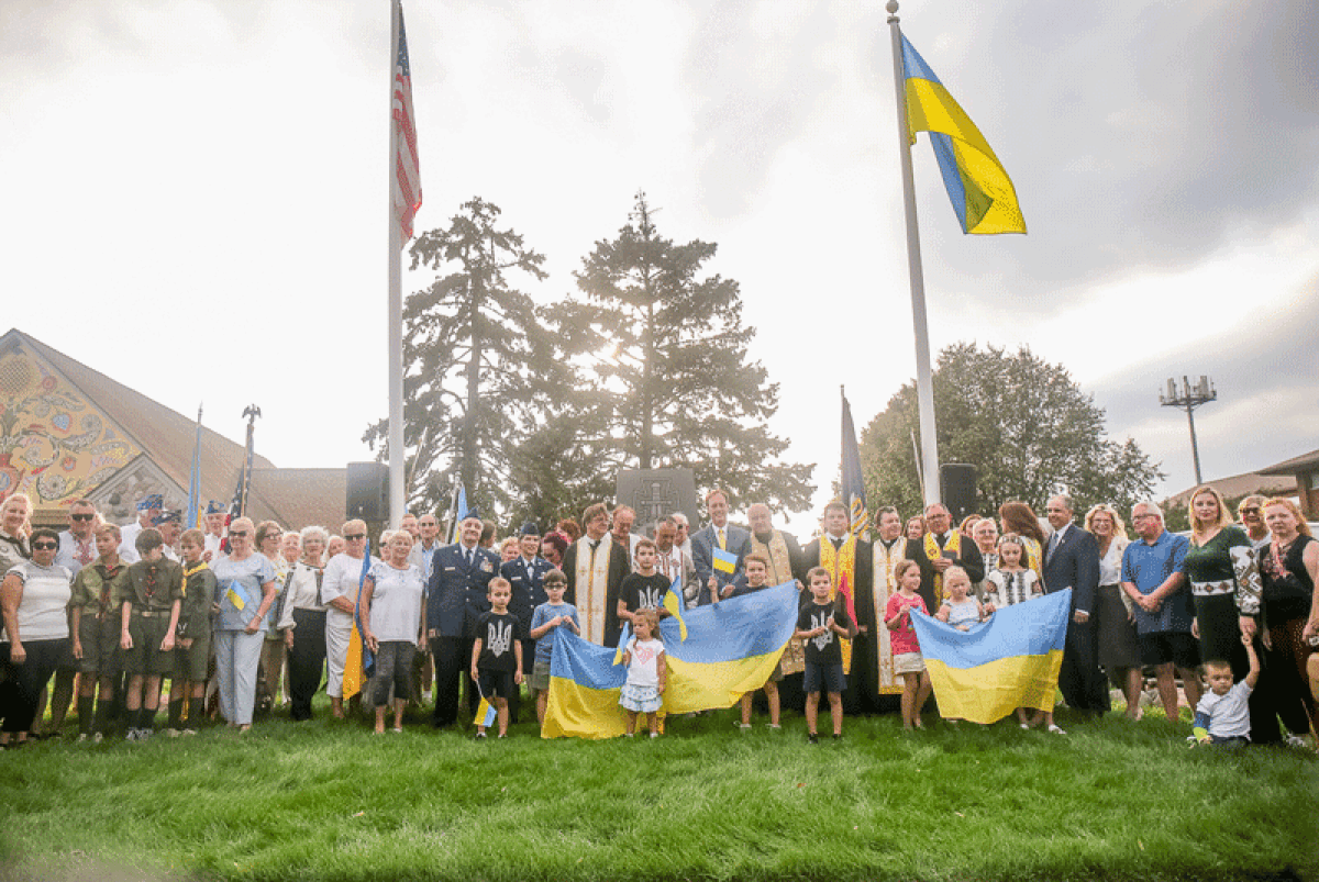  Olya Yalovenko sang a stirring rendition of the Ukrainian national anthem while those in attendance joined her and also sang in Ukrainian. 