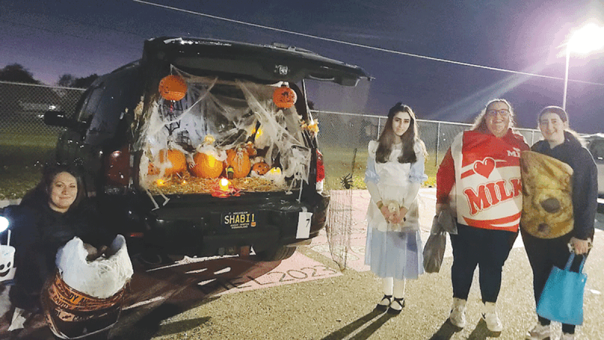  The Philip S. Killoran Chapter of the National Honor Society at Sterling Heights High School invites community members to the Trunk or Treat event from 6-9 p.m. Oct. 27  at Sterling Heights High School.  