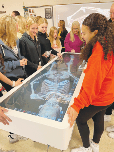  Prospective parents and students learn about the academy’s Anatomage Table, a 3D anatomy visualization and virtual dissection tool. 