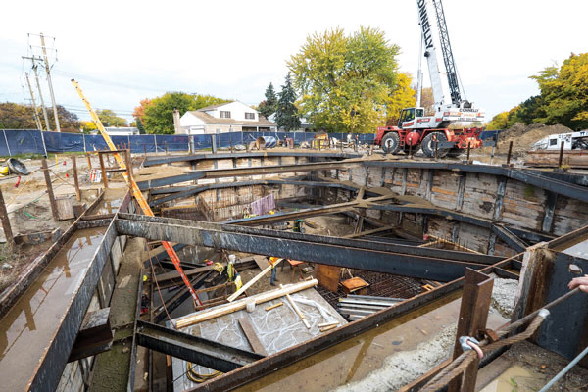  Work is progressing on Macomb County Public Works’ in-system storage project, seen Thursday, Oct. 26, 2023, along Beaconsfield Avenue in Eastpointe. The project, which includes installing an inflatable bladder in a sewer pipe, is aimed at reducing combined sewer overflows into Lake St. Clair. 