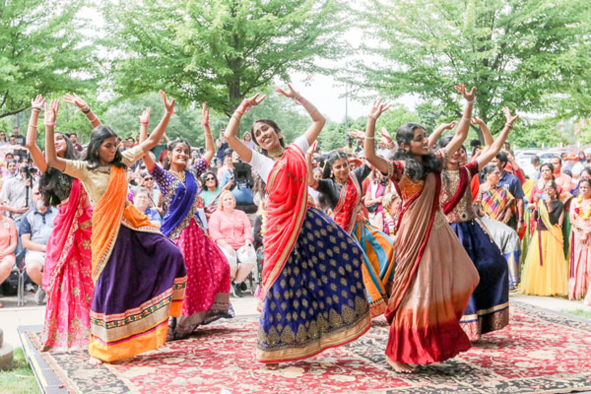  Dancers from the Abhinaya School of Dance perform during the opening ceremony of the Festival of Chariots in Novi July 17. 