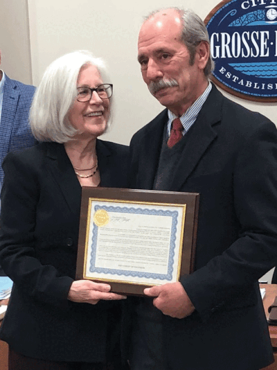  City Mayor Sheila Tomkowiak presents outgoing City Councilman Donald Parthum Jr. with a resolution of appreciation Nov. 20. 