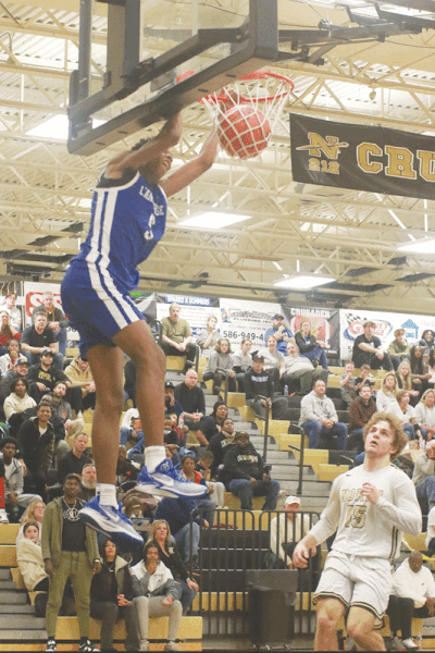  Harrison Township L’Anse Creuse senior guard Yahmarion Cole throws down a dunk during L’Anse Creuse’s matchup against Macomb L’Anse Creuse North on Dec. 9 at North High School. 