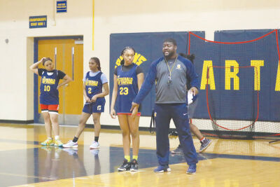  Warren Fitzgerald head coach JuWan Shakespear instructs the girls during a team practice. 