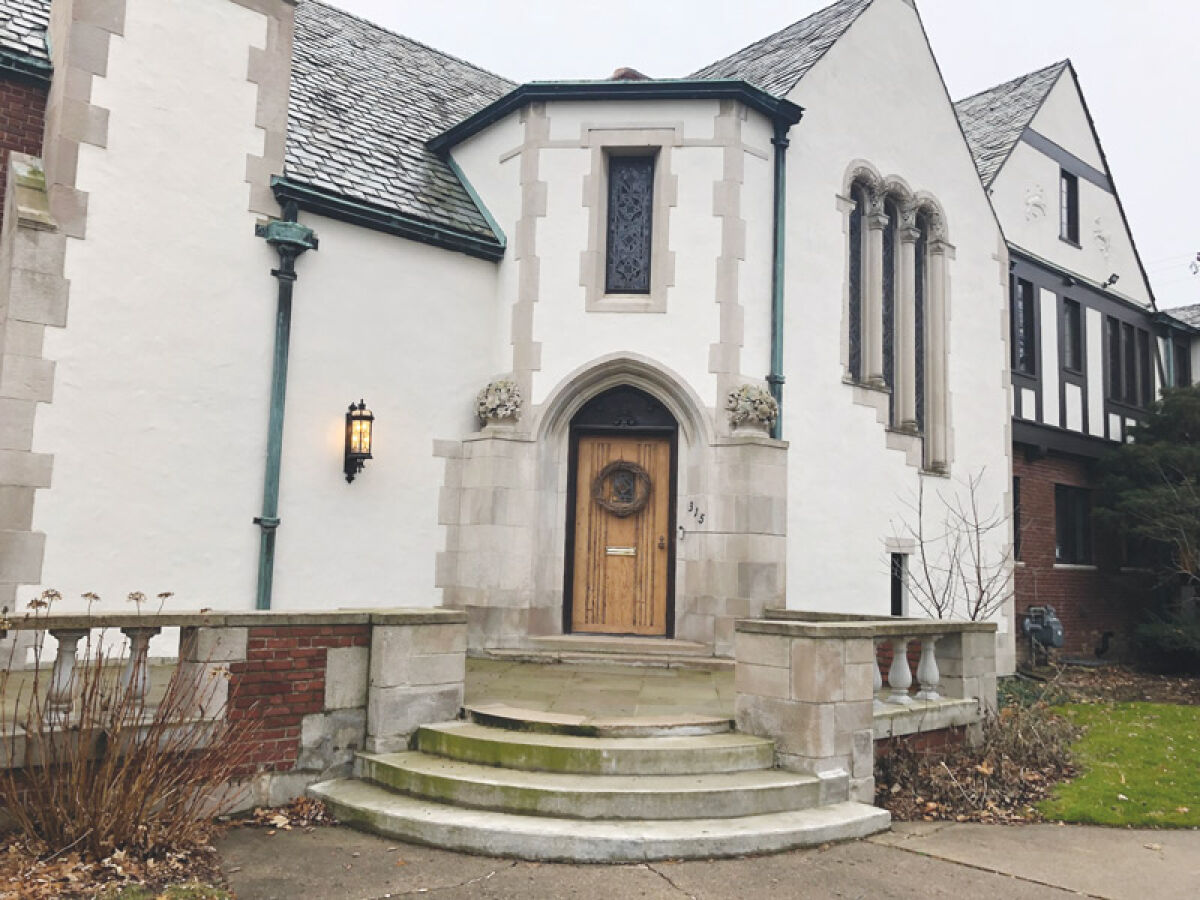  Renowned architect George D. Mason designed this house, which is the setting for the Junior League of Detroit’s 25th and final Designers’ Show House. 