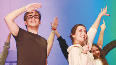  Dakota Cougars stage ‘Mamma Mia!’ 