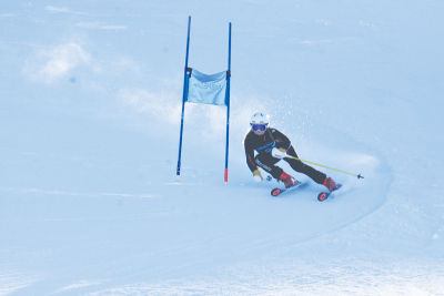  Junior captain Caroline Appleford races in giant slalom. 