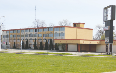  A plan calls for the former Victory Inn Motel to be demolished to make way for a 101-unit apartment complex. Mount Clemens city commissioners recently approved the sale of a small parcel of land near the site to the apartment developer.  