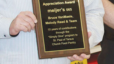  Meijer receives award from food pantry 