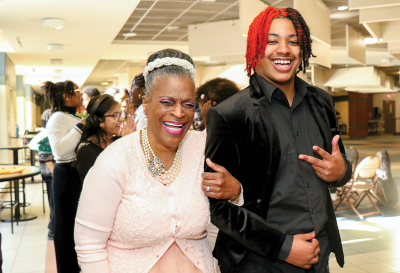  Angelia Porter, left, and Shon’Tavious Chavez wait in line for the photo booth.  