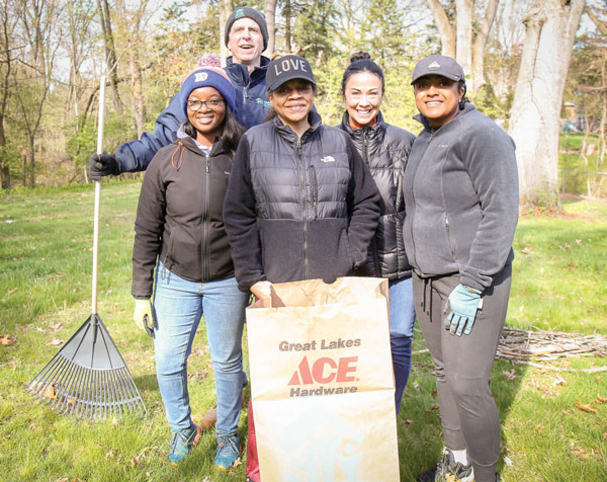  Habitat for Humanity Oakland’s first neighborhood revitalization event of the year took place April 25 and 26. Homeowner Eugenia Ballard and her niece Erica Davenport pose with volunteers Jemimah Kwoba, Matt Wahler and Susan Santoni. 