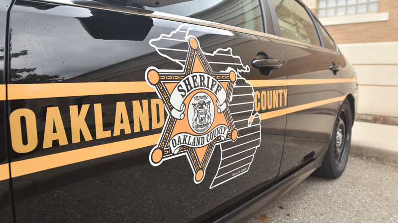 Car crash in Rochester Hills leaves woman dead