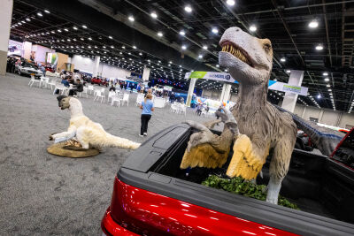  At this year’s Detroit Auto Show, a family-friendly exhibit will offer visitors the opportunity to walk through life-like dinosaur models while looking at off-road SUVs and trucks. 