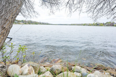  Water levels are high in the spring but can drop by as much as 2 feet in the summer heat. 