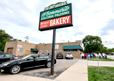  Jim Bommarito, his brothers Vito and Jack, and his wife Rose started selling lemon ice, wedding cakes and other sweet treats in a Detroit Italian neighborhood in 1925. 