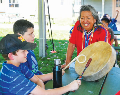  Beatrice Menase Kwe Jackson teaches students in the Indigenous Voices program. 
