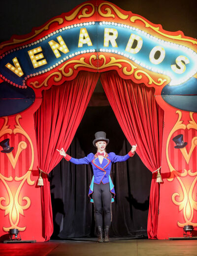  Ringmaster Julia Swann welcomes the audience. 