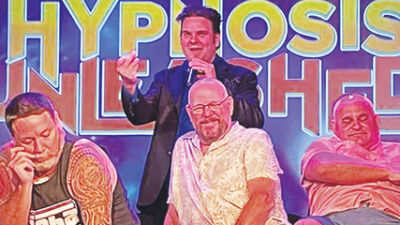  Vegas entertainer puts audience under his spell in ‘Hypnosis Unleashed’ 