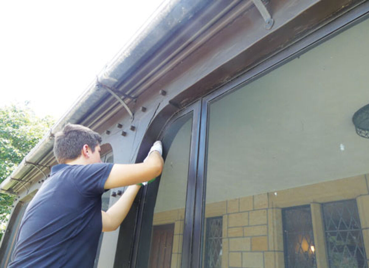  Maintenance is critical for older homes, like the historic Edsel and Eleanor Ford House in Grosse Pointe Shores.When hiring a contractor for an older home, make sure that contractor specializes in working on older buildings, not modern ones. 