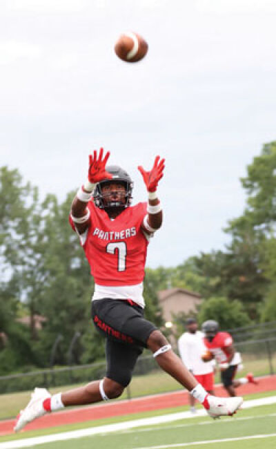  Sophomore Eric Slater warms up before a game. 
