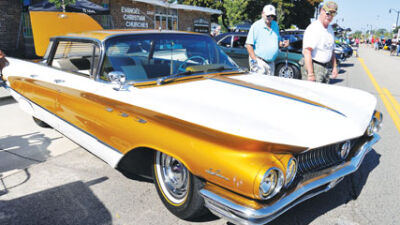  Classic cars combine conversation and camaraderie 