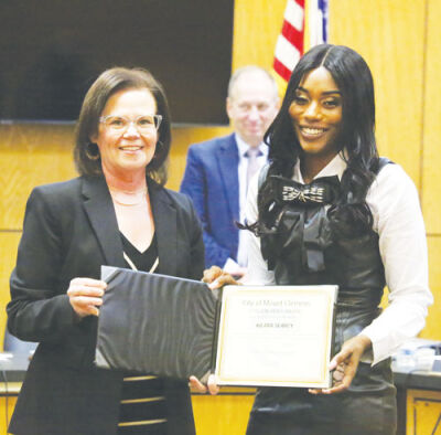  Mount Clemens Mayor Laura Kropp, left, poses with Citizen Hero Award recipient Kieara Searcy  at the Nov. 17 City Commission meeting. Searcy was recognized for helping stop a cryptocurrency scam in progress this past September. 