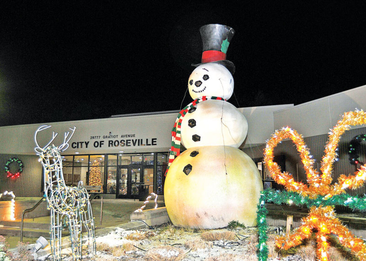  Santa Claus, Mickey and Minnie Mouse will help ring in the Christmas spirit during Roseville’s 39th annual tree lighting and sing-along at 6 p.m. Dec. 4 at the City Hall Plaza, 29777 Gratiot Ave. 