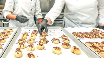  Chefs share tips for entertaining during holidays 