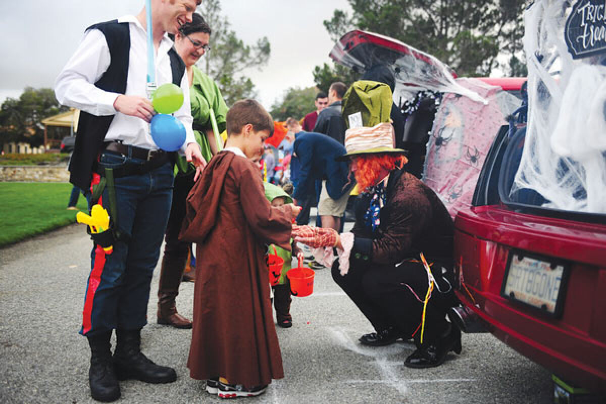 The Fraser Public Library will host its third annual trunk or treat celebration on Saturday, Oct. 29 in its parking lot. 